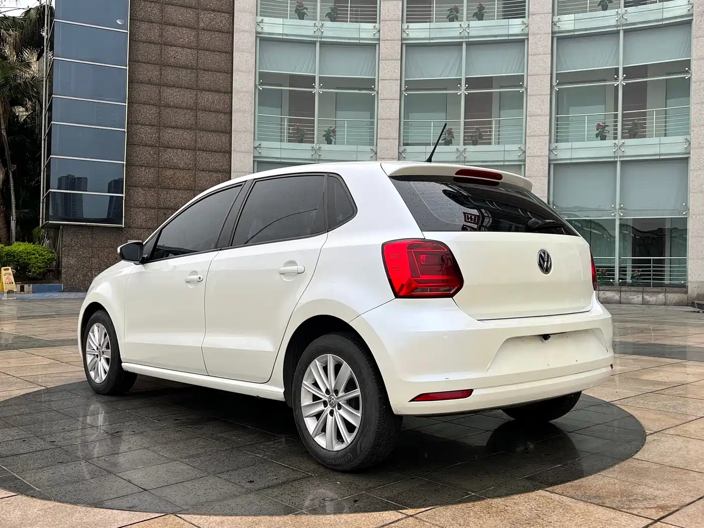 Volkswagen Polo 2014 1.6L Automatic Comfort Edition фото 4