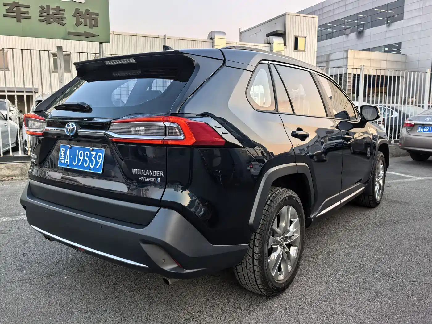 Toyota Wildlander 2020 Hybrid 2.5L E-CVT AWD Luxury Edition фото 6