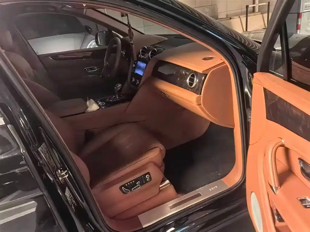 Bentley Bentayga Hybrid 2019 3.0T PHEV фото 4