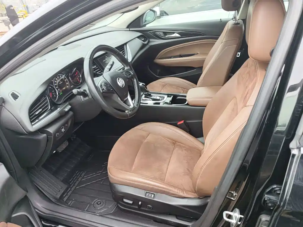 Photo 15 - Buick Regal