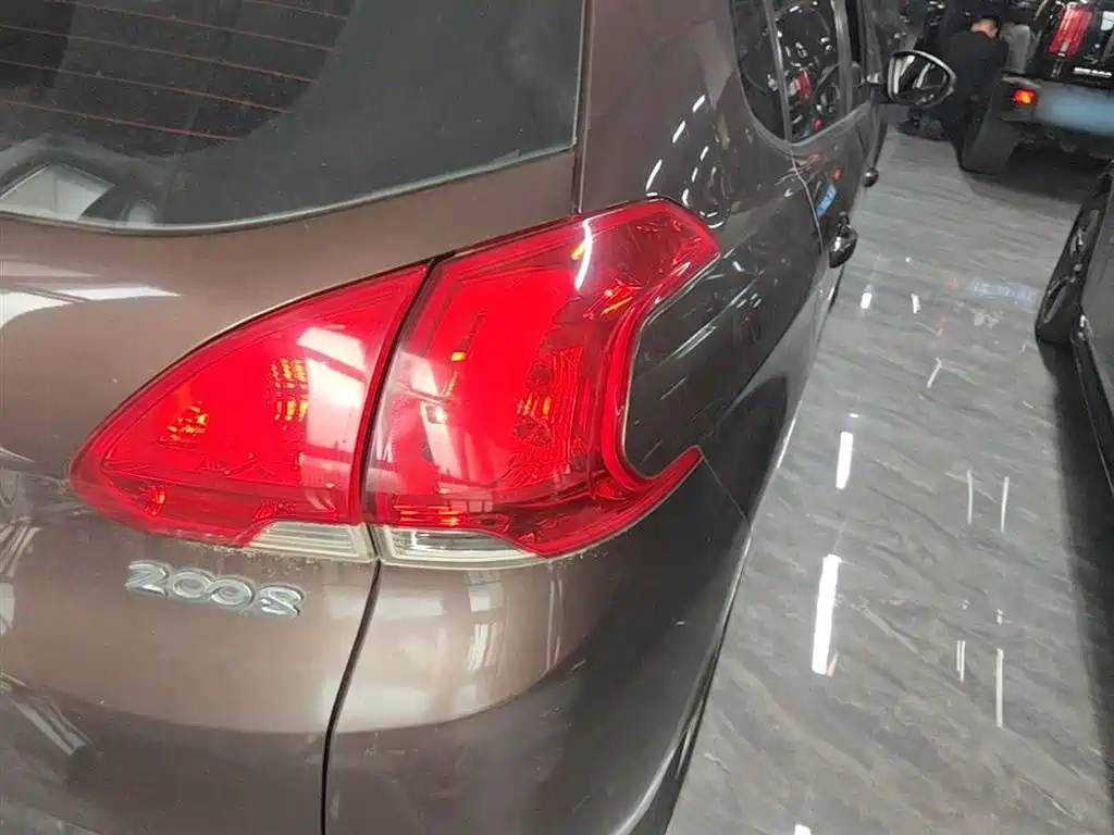Peugeot 2008 2014 1.6L Automatic Fashion Edition фото 8