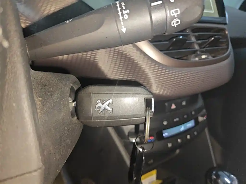 Peugeot 2008 2014 1.6L Automatic Fashion Edition фото 9
