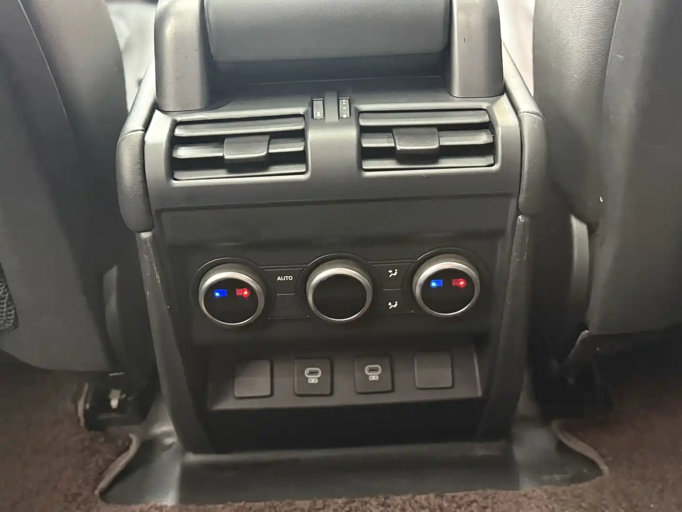 Land Rover Defender 2023 Facelift 90 3.0T P400 XS фото 10