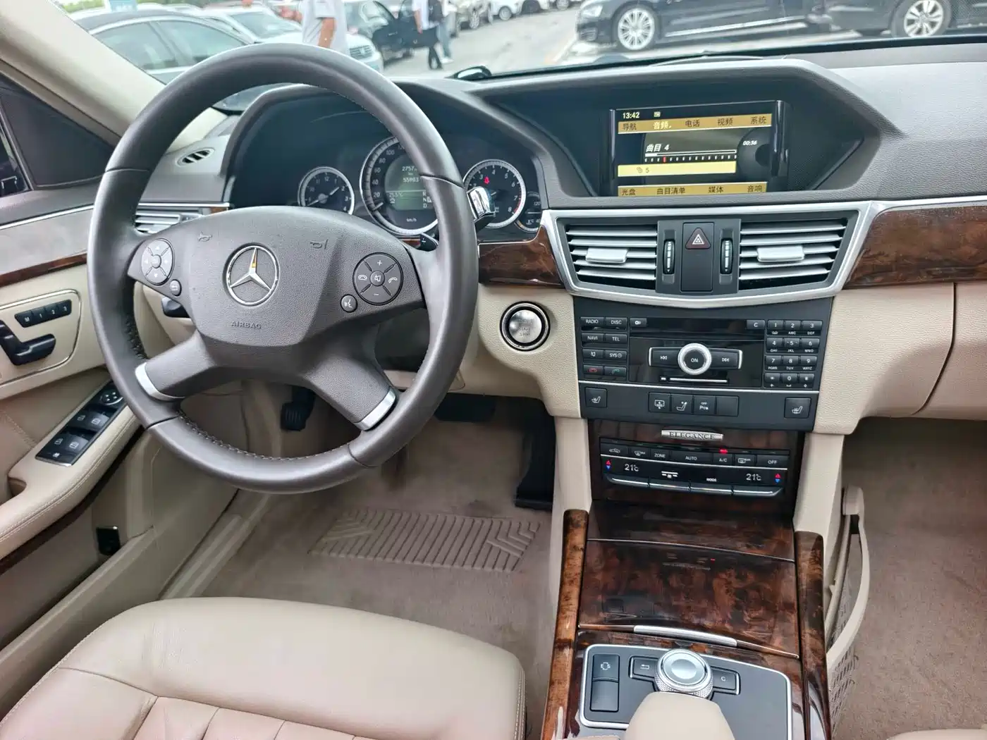 Mercedes-Benz E-Class 2011 E 300 L Elegance фото 13