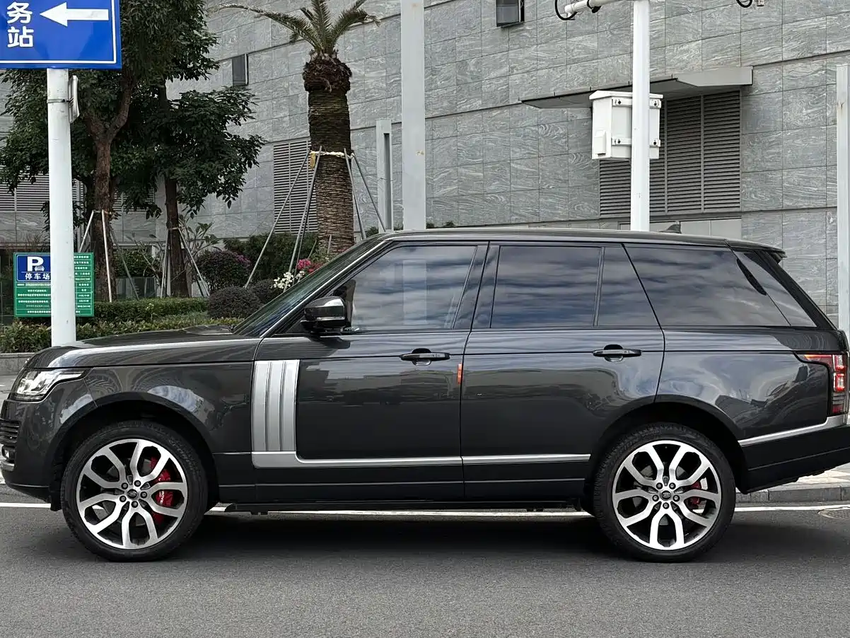 Land Rover Range Rover 2015 3.0 TDV6 Vogue фото 2