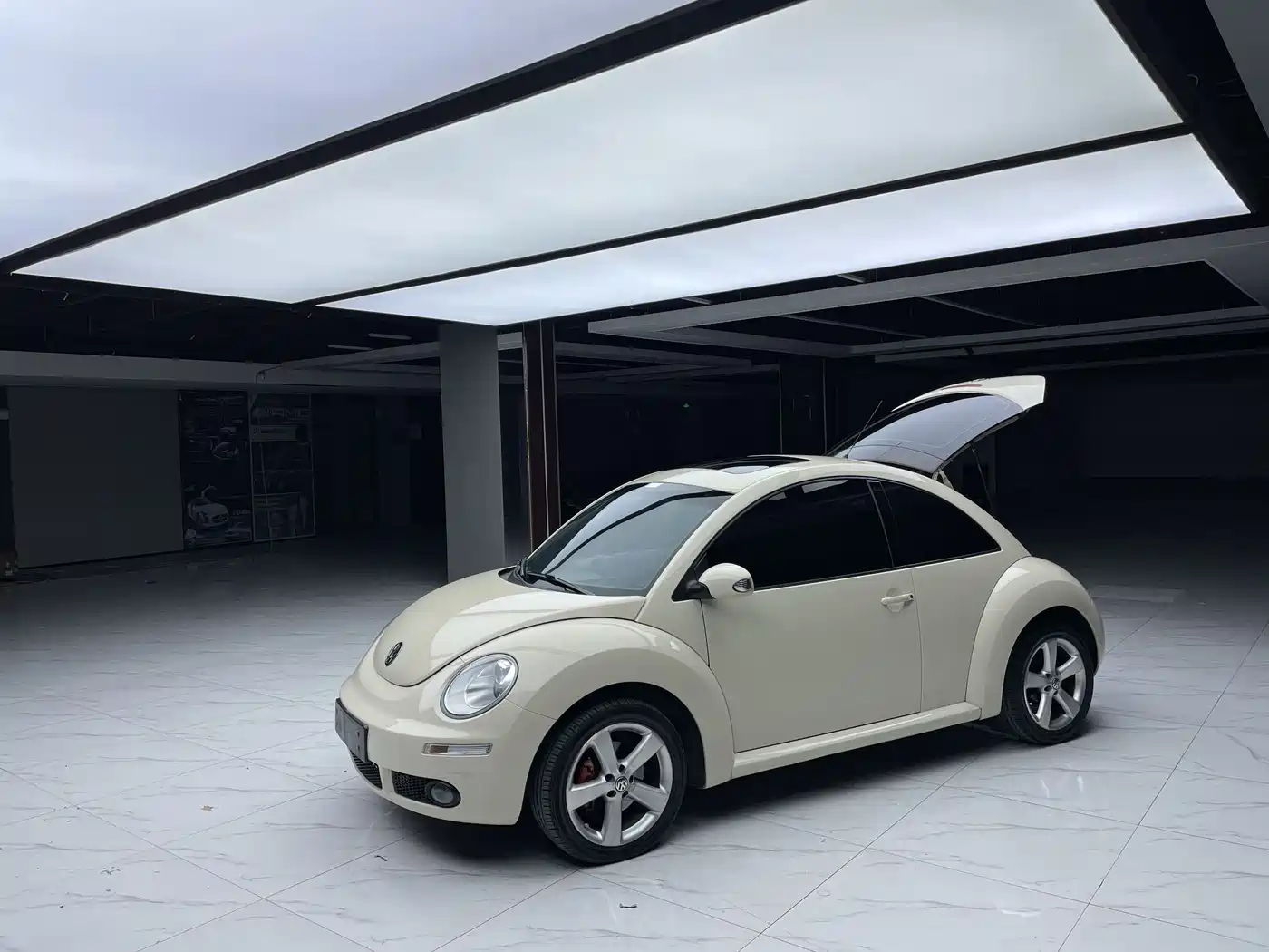 Volkswagen Beetle 2008 1.8T AT Luxury фото 3