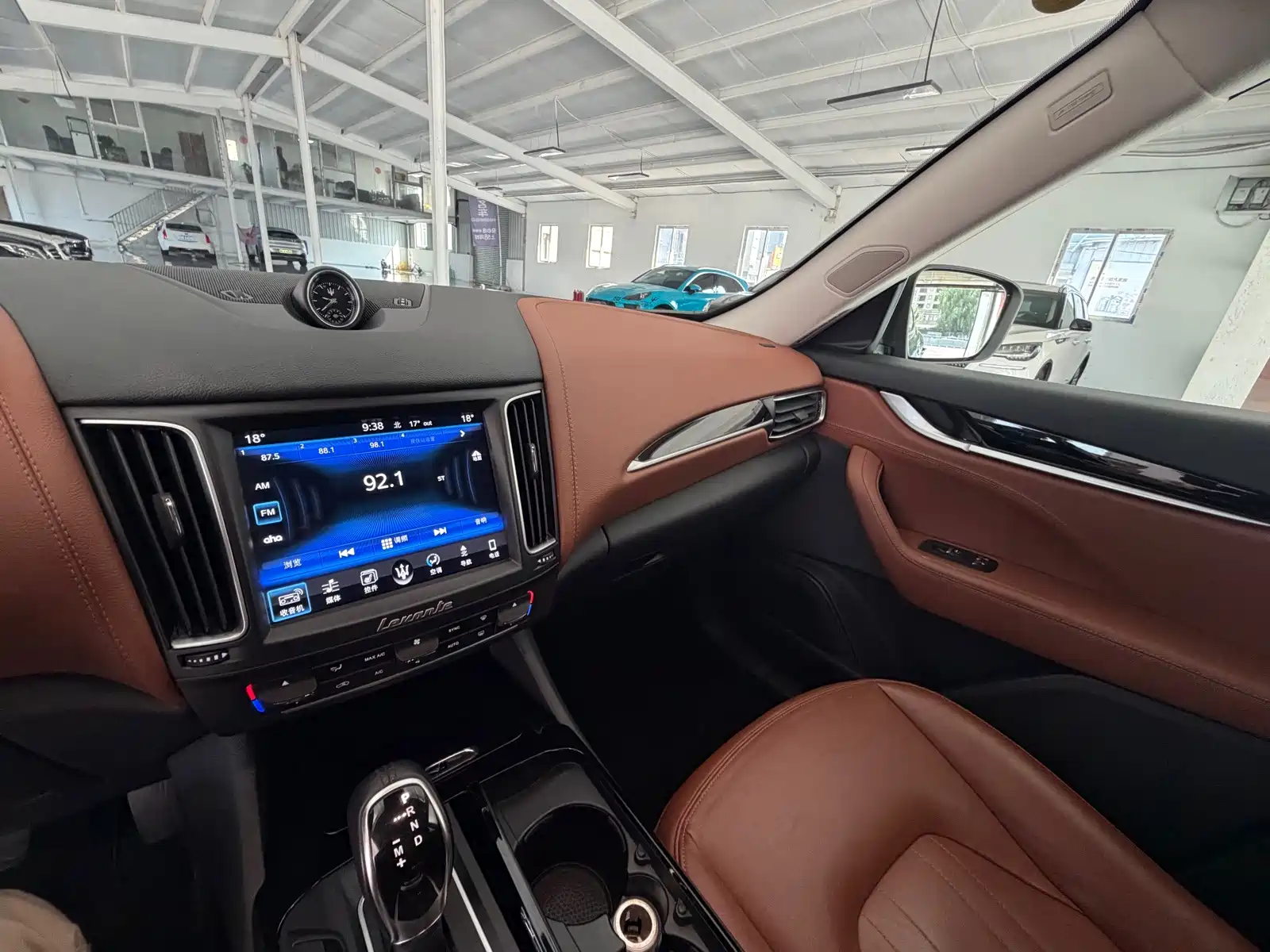 Photo 13 - Maserati Levante