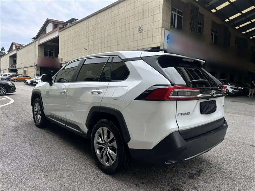 Toyota Wildlander 2023 2.0L CVT FWD LE фото 11