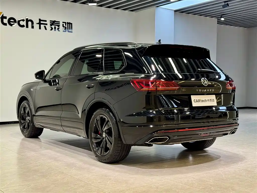 Volkswagen Touareg 2023 3.0TSI R-Line Black Sports Package фото 6