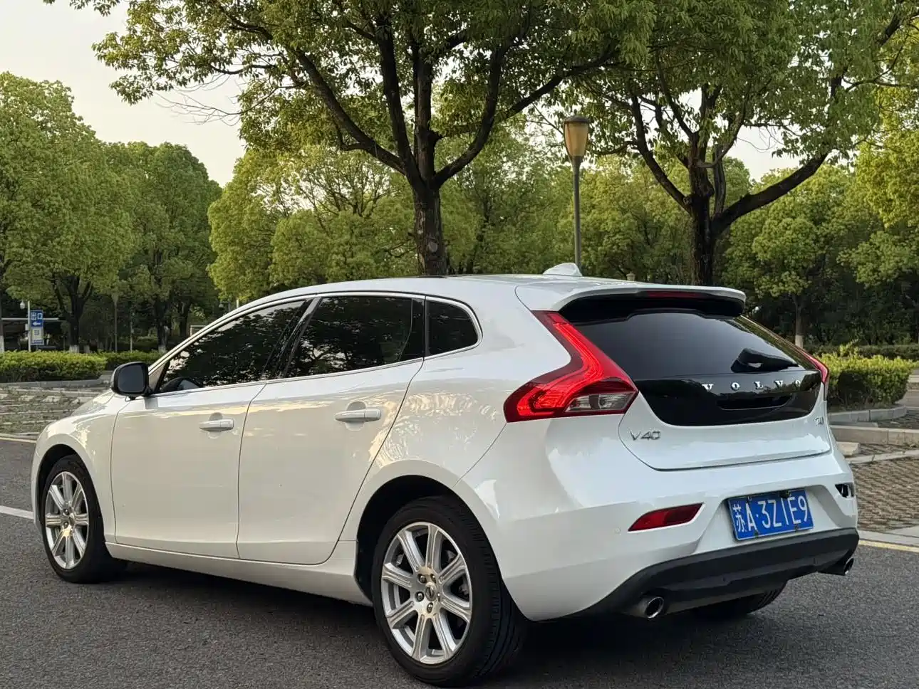 Фото 4 - Volvo V40