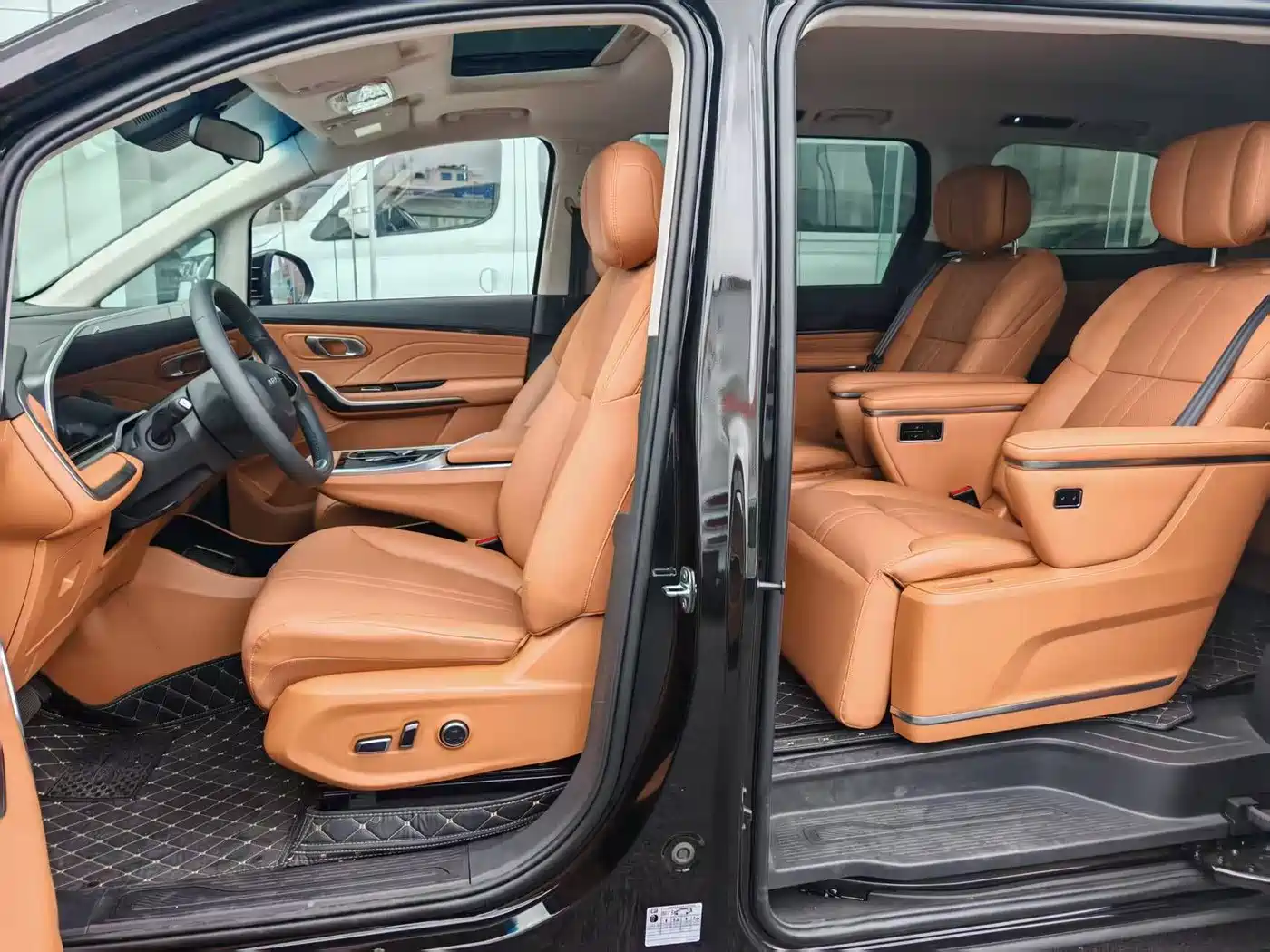 SAIC Maxus Dajia 9 2025 Super Hybrid Ultra-Long-Range Grassland Edition 7-Seater фото 10