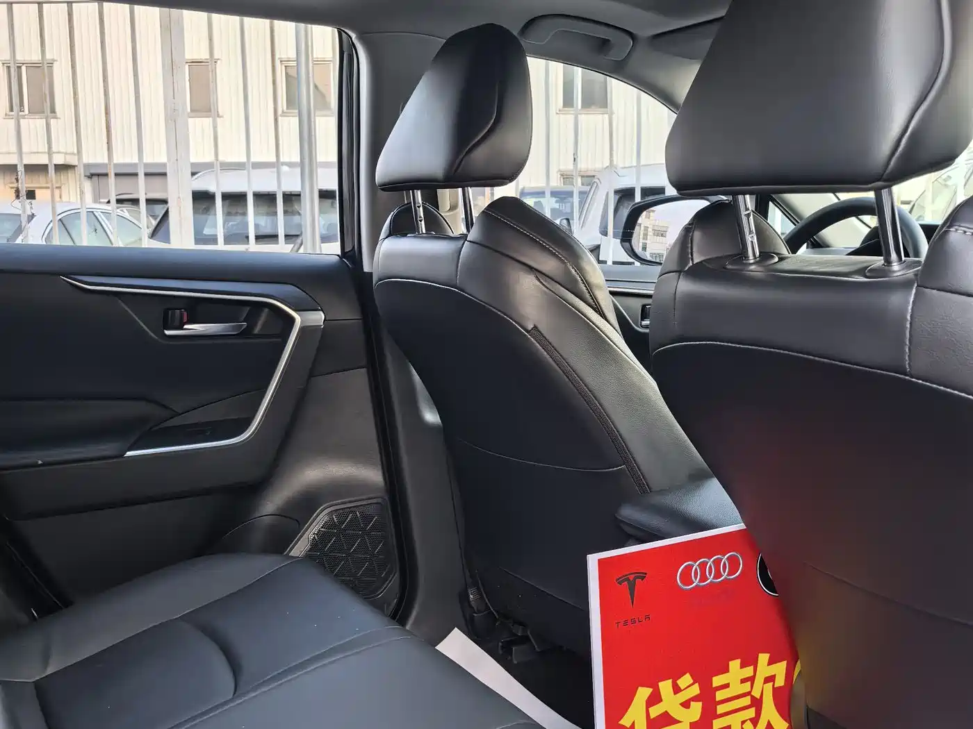 Toyota Wildlander 2020 Hybrid 2.5L E-CVT AWD Luxury Edition фото 7