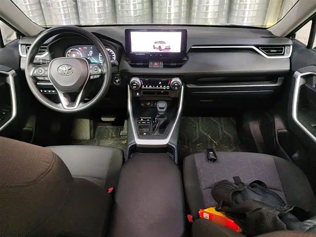 Toyota RAV4 Rongfang 2023 Hybrid 2.5L E-CVT 2WD Elite Edition фото 6