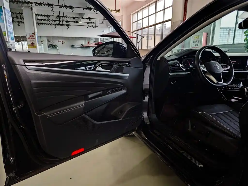 Volkswagen Passat 2022 330TSI Starlight Elite Edition фото 9