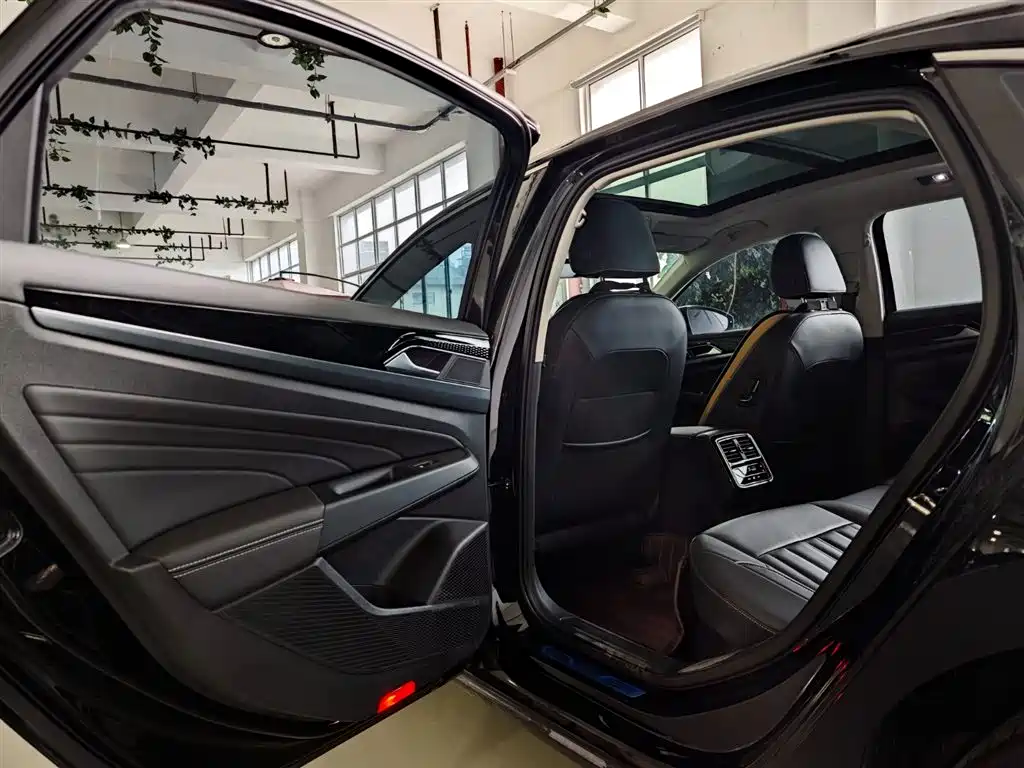 Volkswagen Passat 2022 330TSI Starlight Elite Edition фото 21