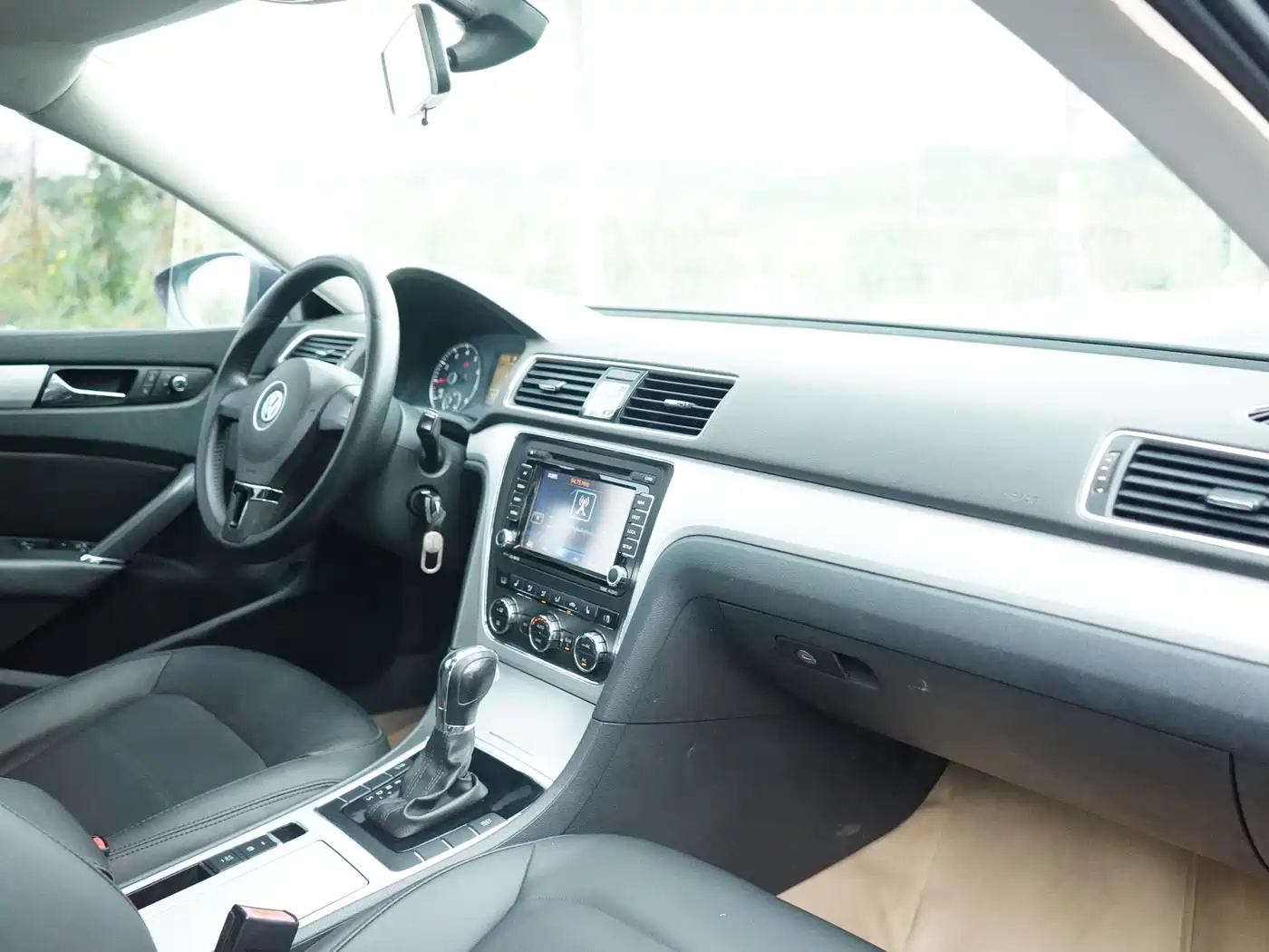 Volkswagen Passat 2014 1.8TSI DSG Luxury Edition фото 10