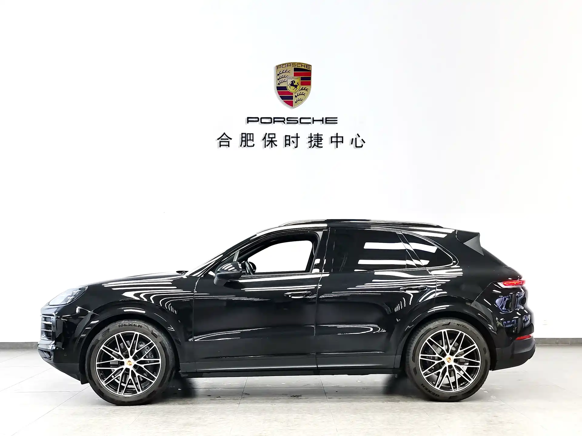 Photo 7 - Porsche Cayenne