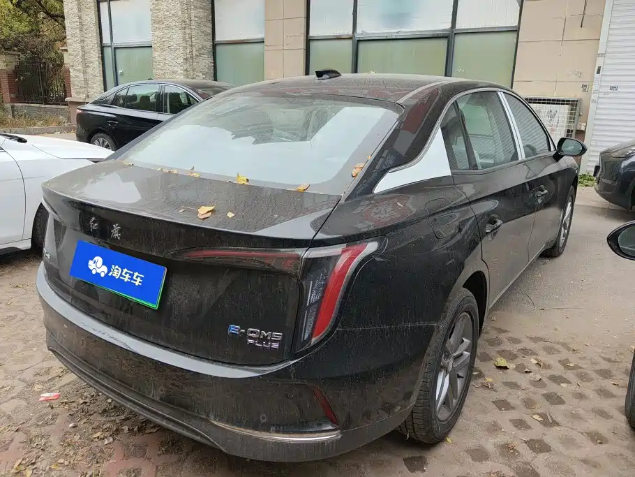 Фото 3 - Hongqi E-QM5