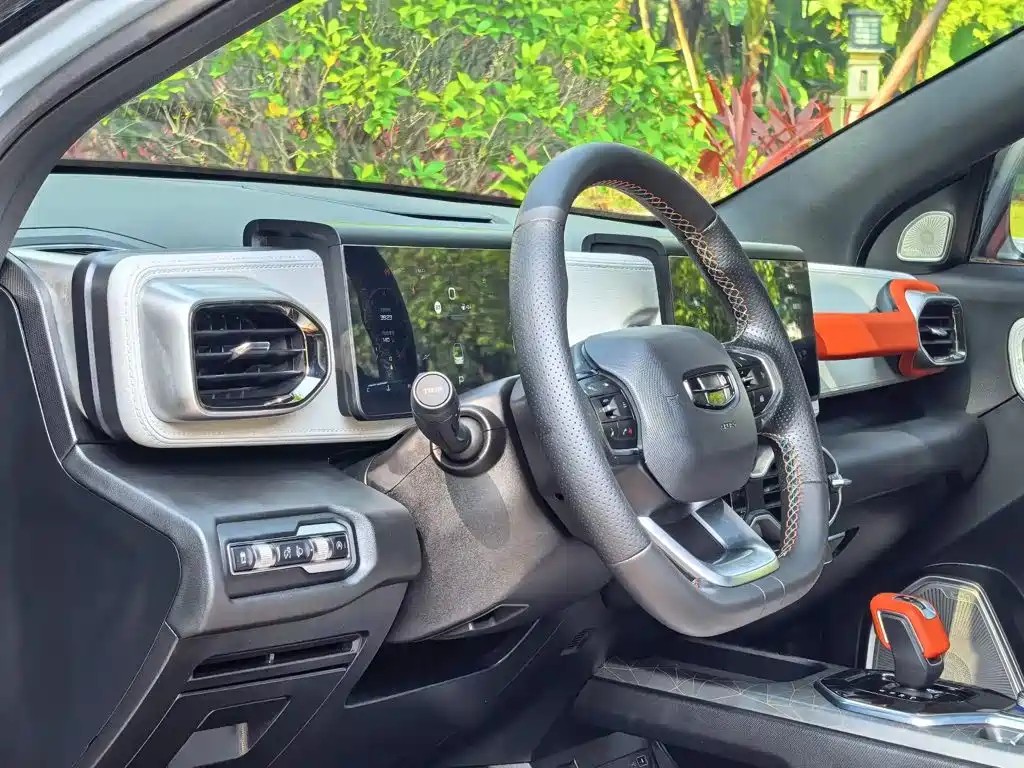 Фото 8 - Geely ICON