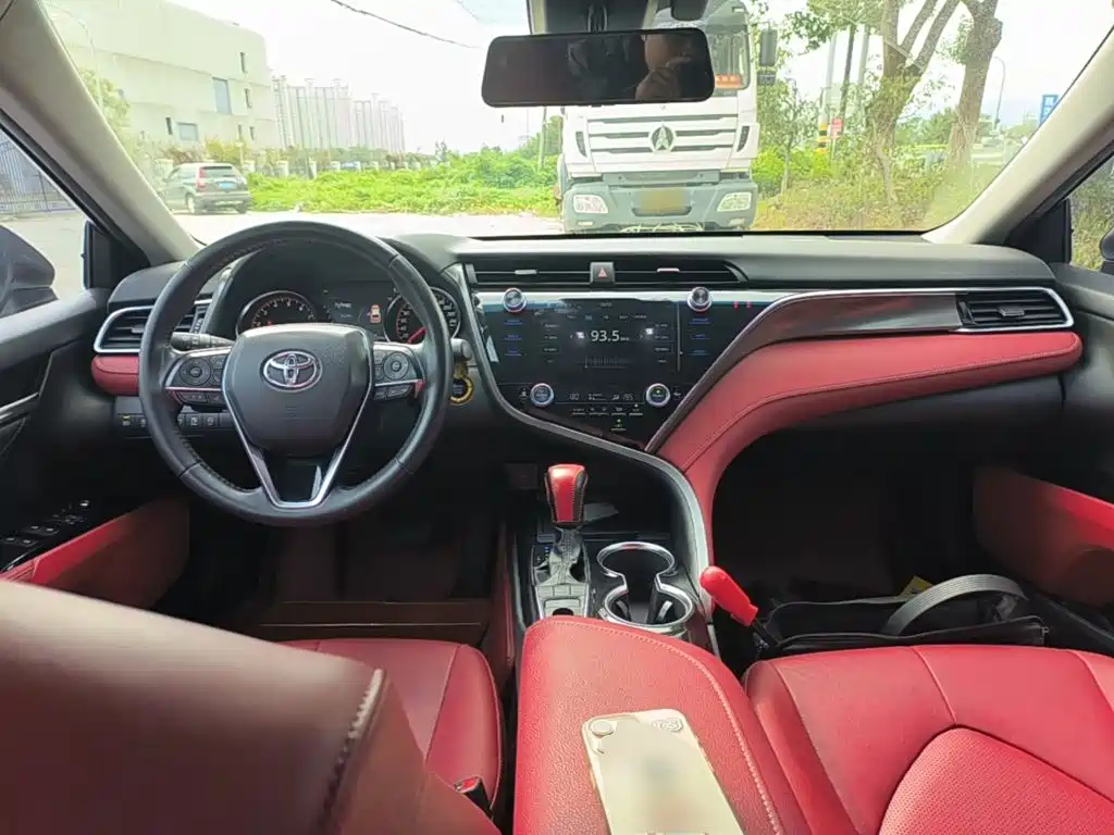 Photo 10 - Toyota Camry