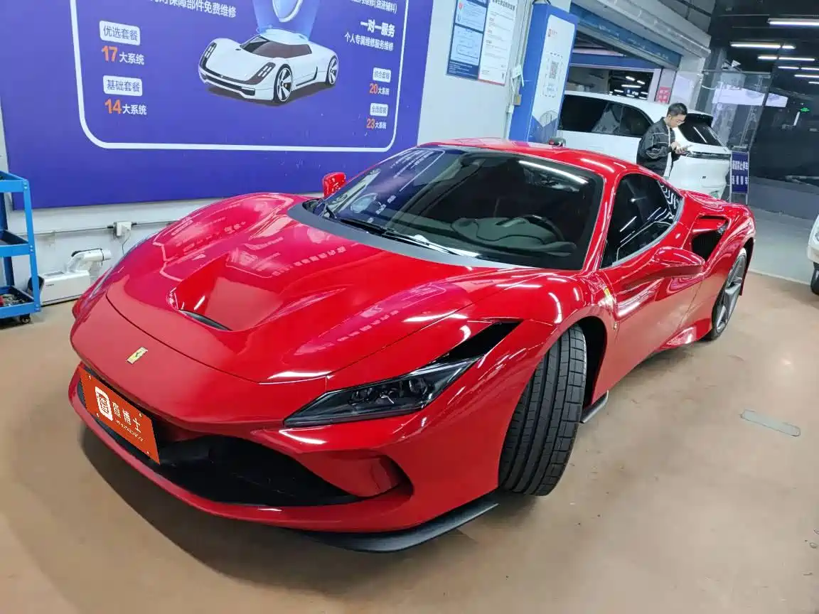 FERRARI F8