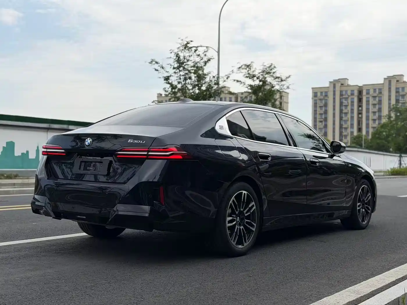 BMW 5 Series 2024 530Li Leading M Sport Package фото 7