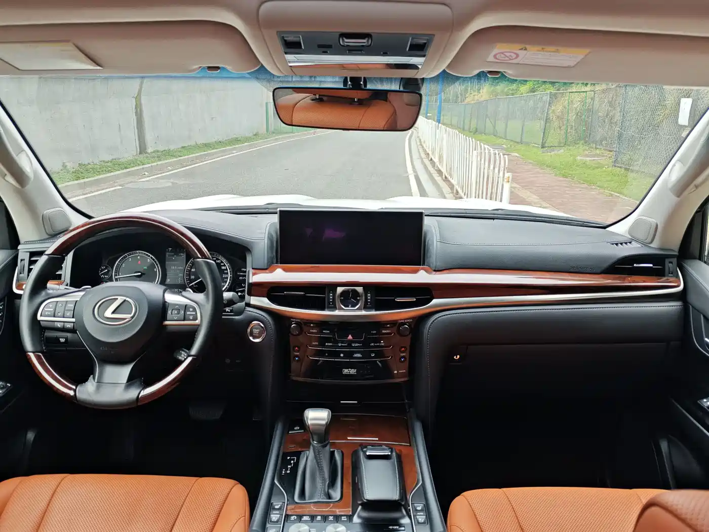 Lexus LX 2016 570 Dynamic Luxury Edition фото 11