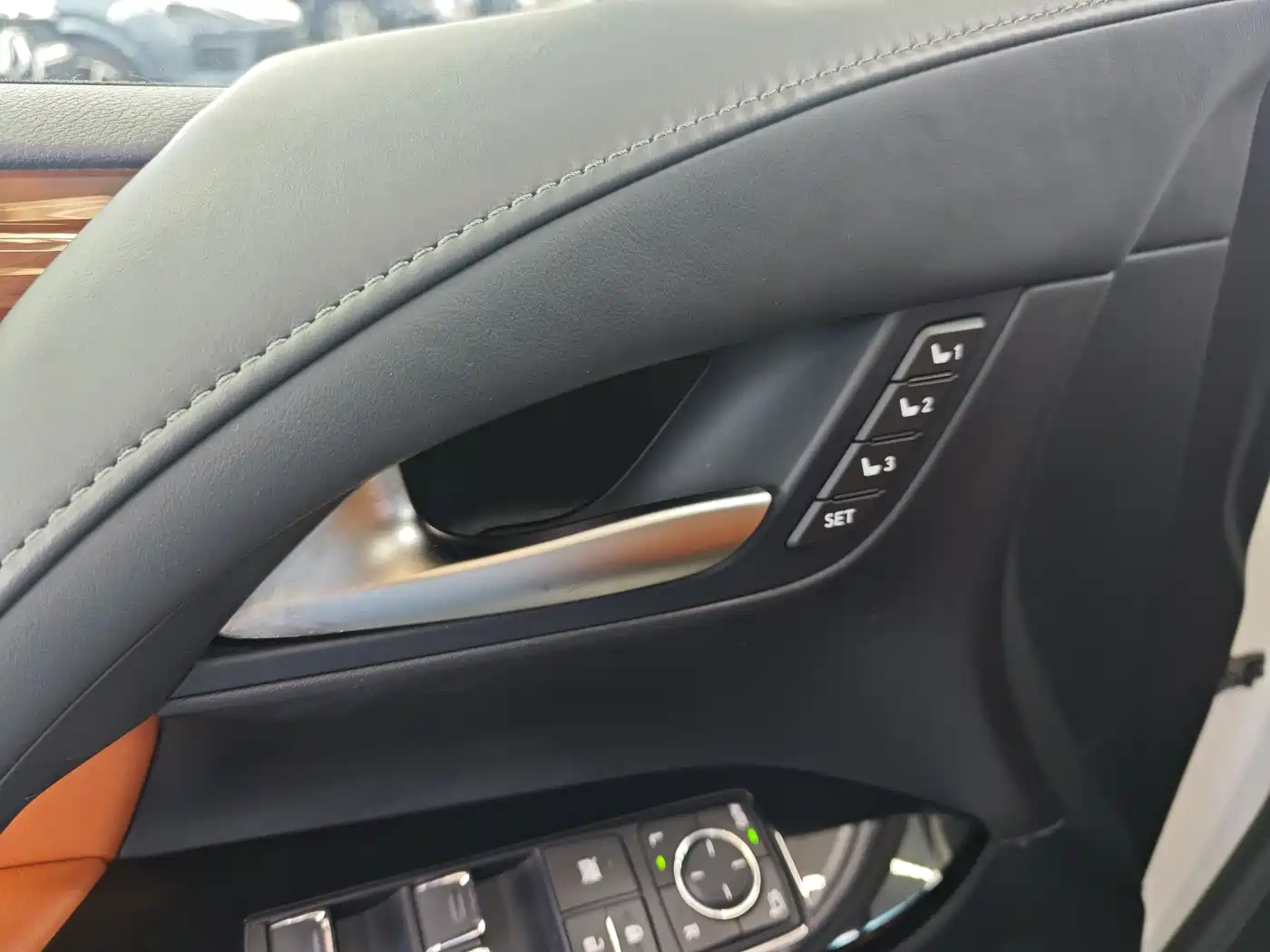 Lexus LX 2016 570 Dynamic Luxury Edition фото 19