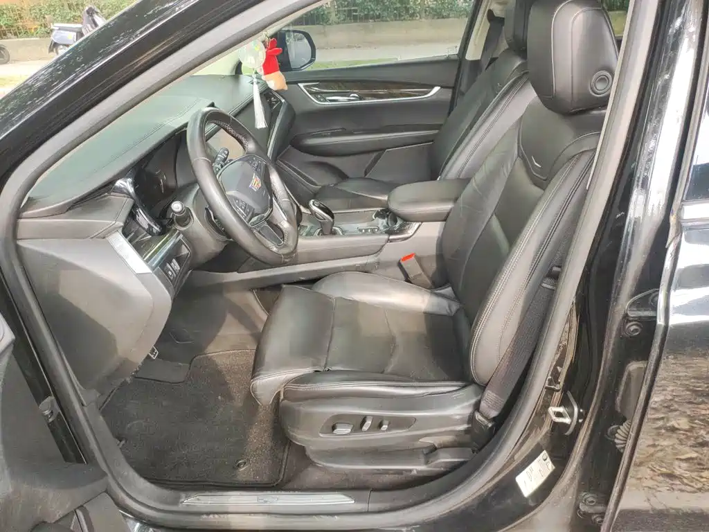 Фото 8 - Cadillac XT5