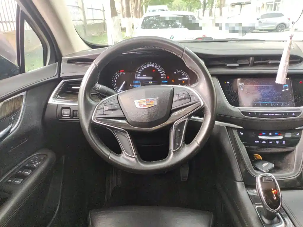 Фото 3 - Cadillac XT5