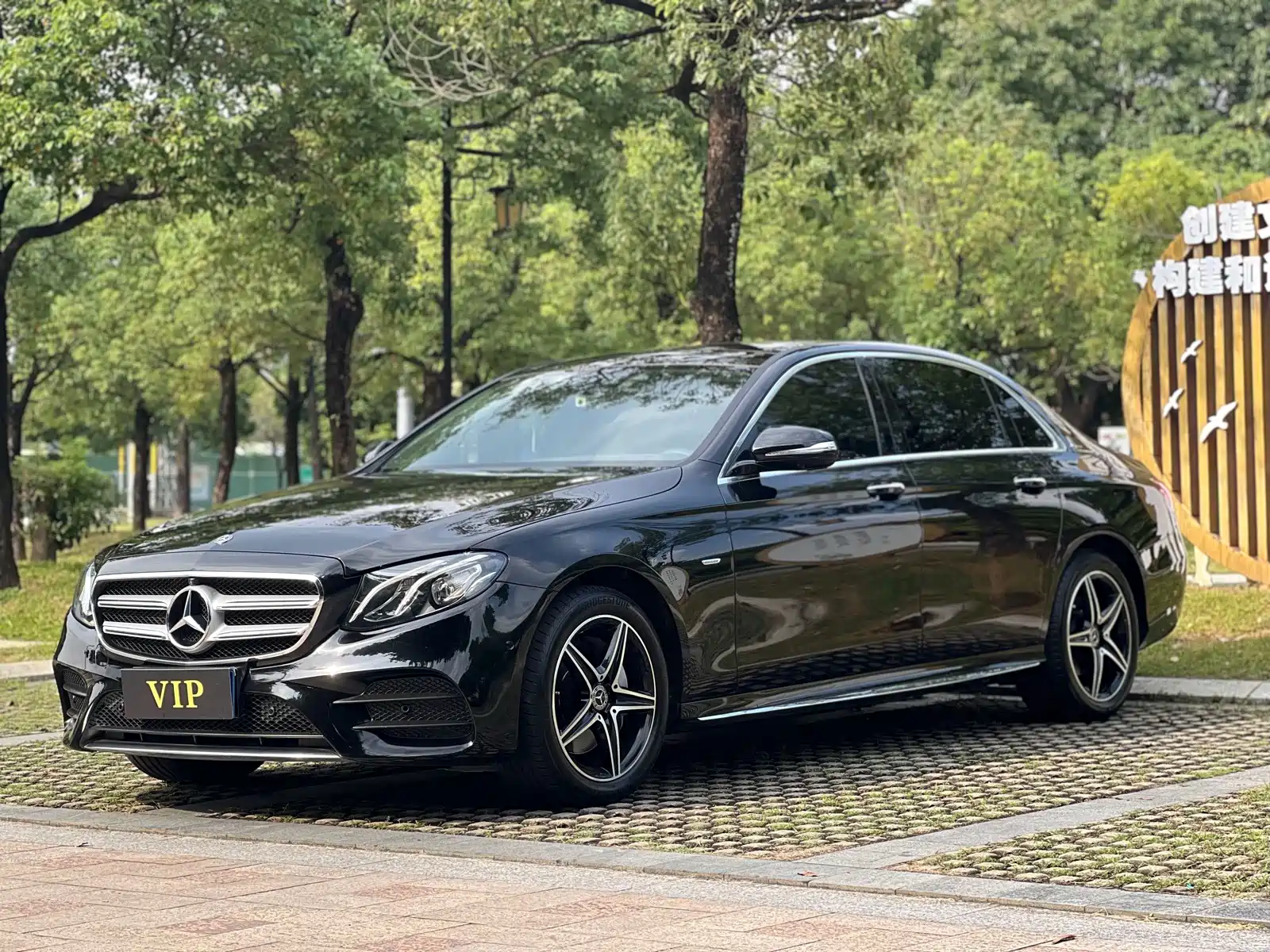Фото 2 - Mercedes-Benz E-Class