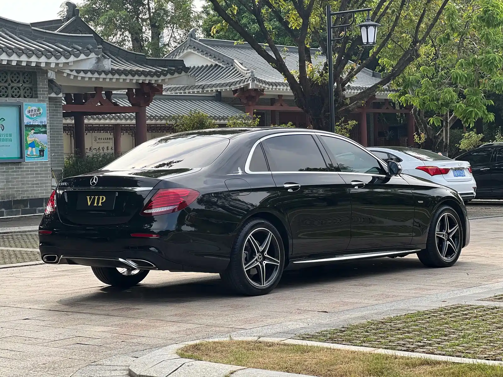 Фото 28 - Mercedes-Benz E-Class