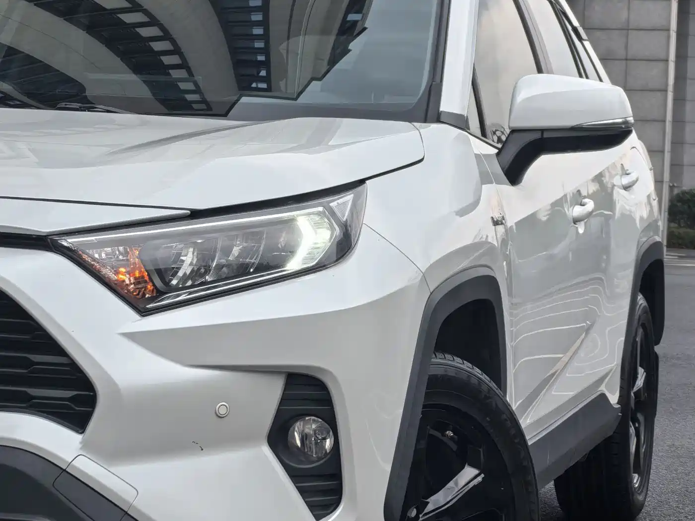 Toyota RAV4 Rongfang Dual Engine E+ 2021 2.5L 2WD Elite Pro фото 17