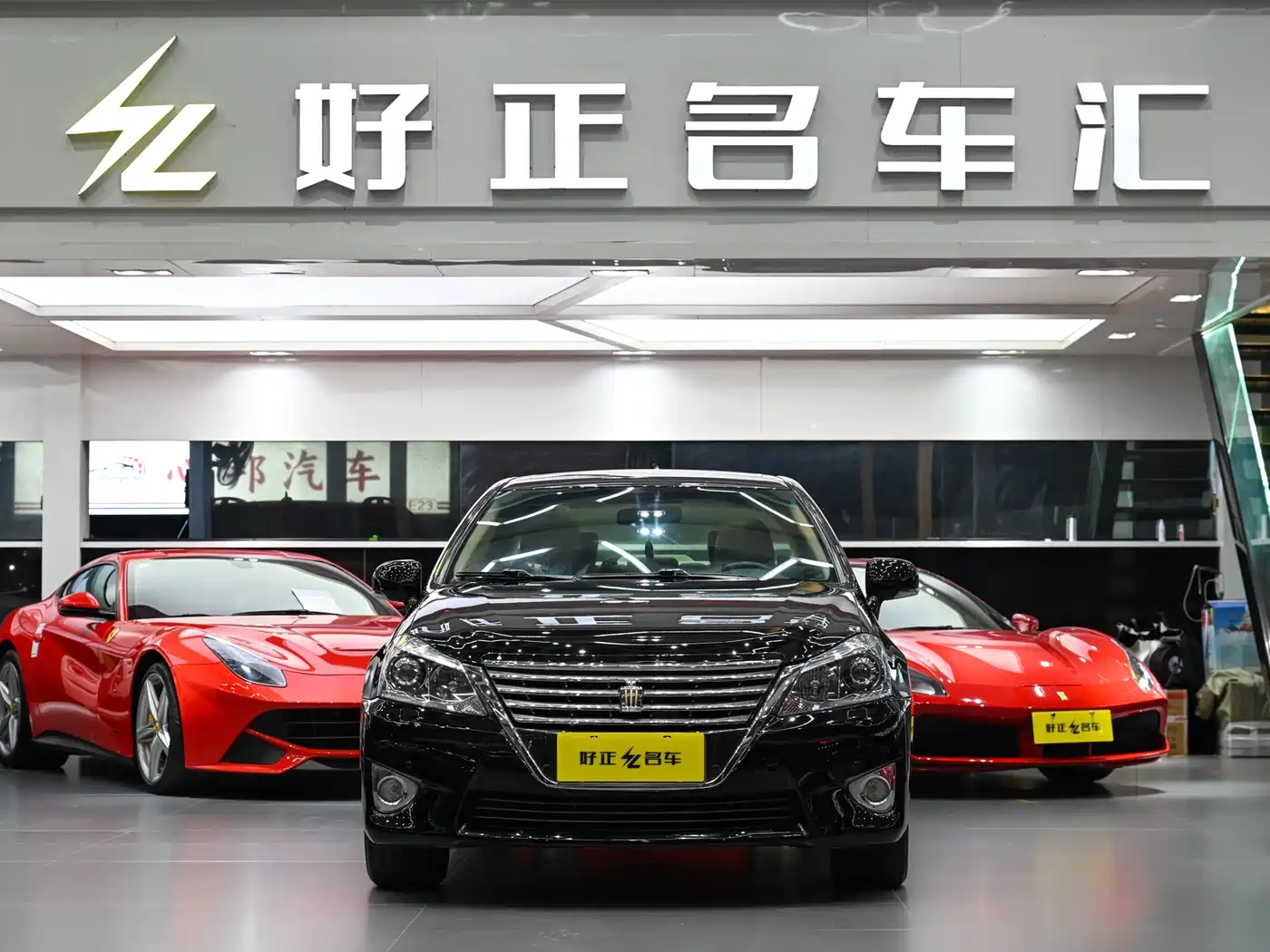 Toyota Crown 2012 2.5L Royal Leather Edition фото 3