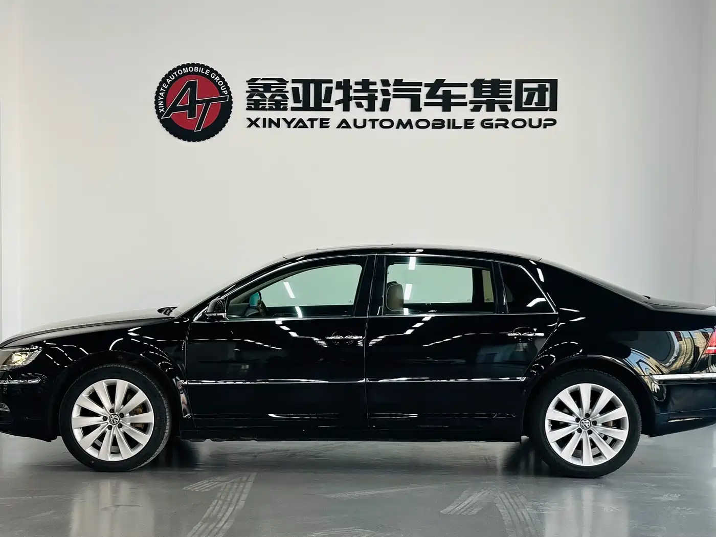 Volkswagen Phaeton 2012 3.6L Premium Custom фото 4
