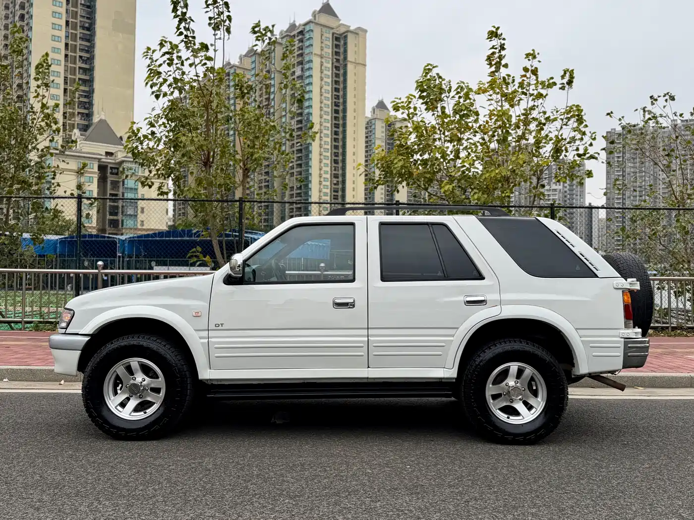 Isuzu Contender 2012 2.8T UC Diesel Multi-Purpose Vehicle фото 3