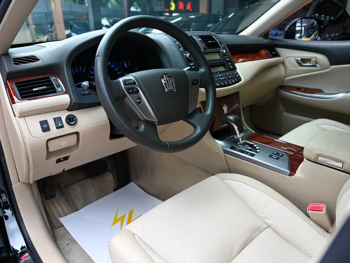 Toyota Crown 2012 2.5L Royal Leather Edition фото 7