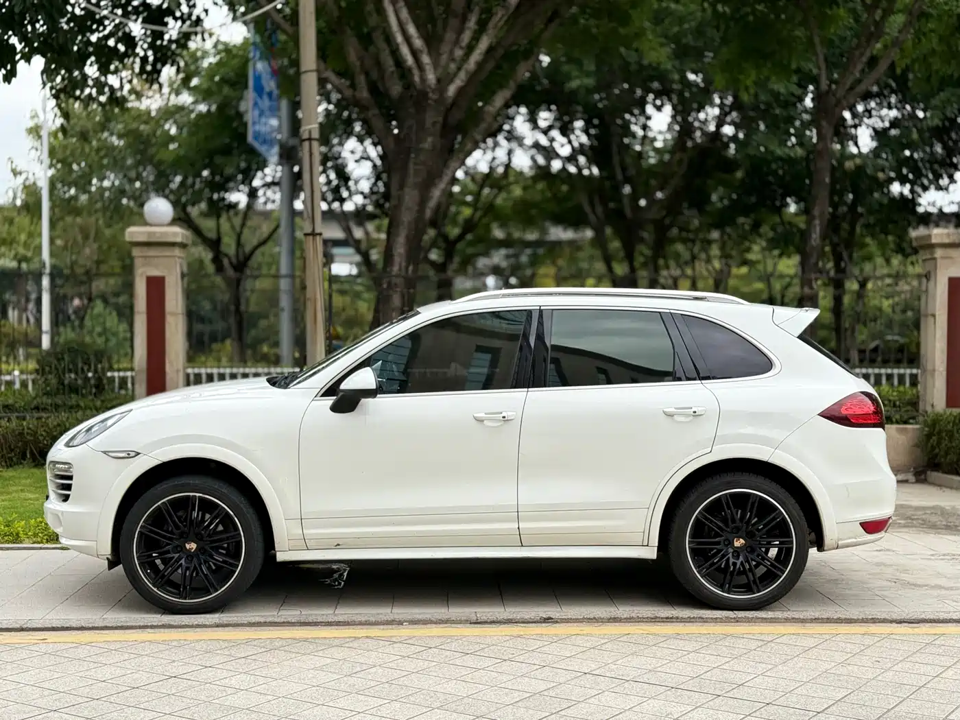 Porsche Cayenne 2014 Cayenne Platinum Edition 3.0T фото 7