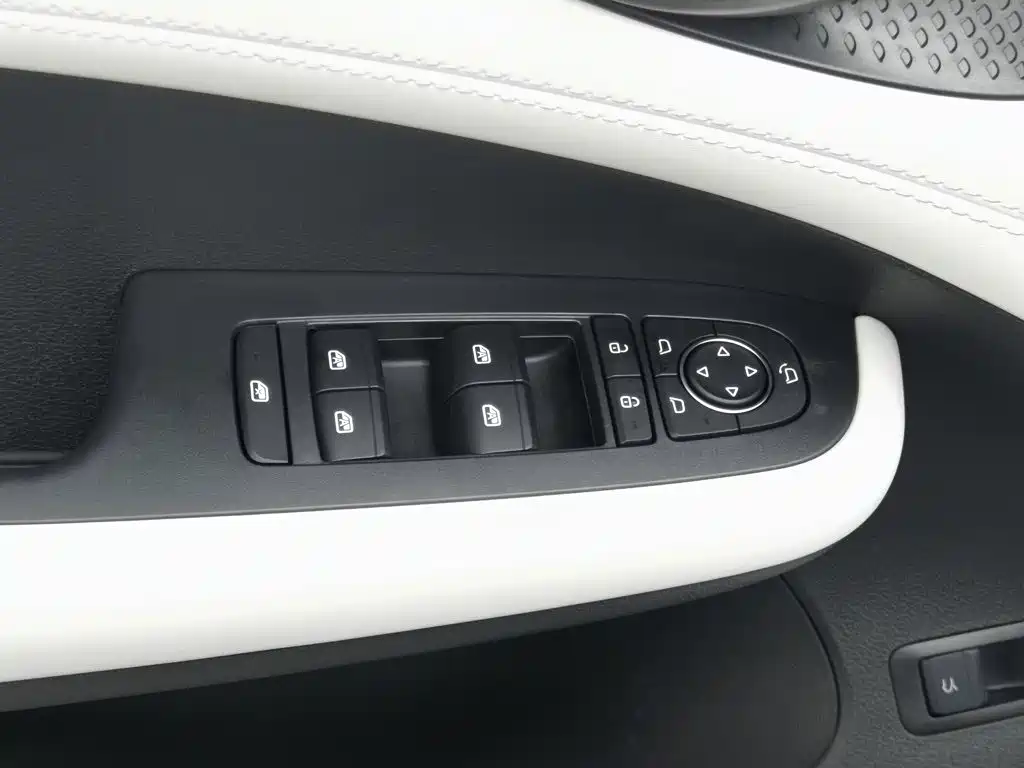 صورة 9 - BYD Seal 05