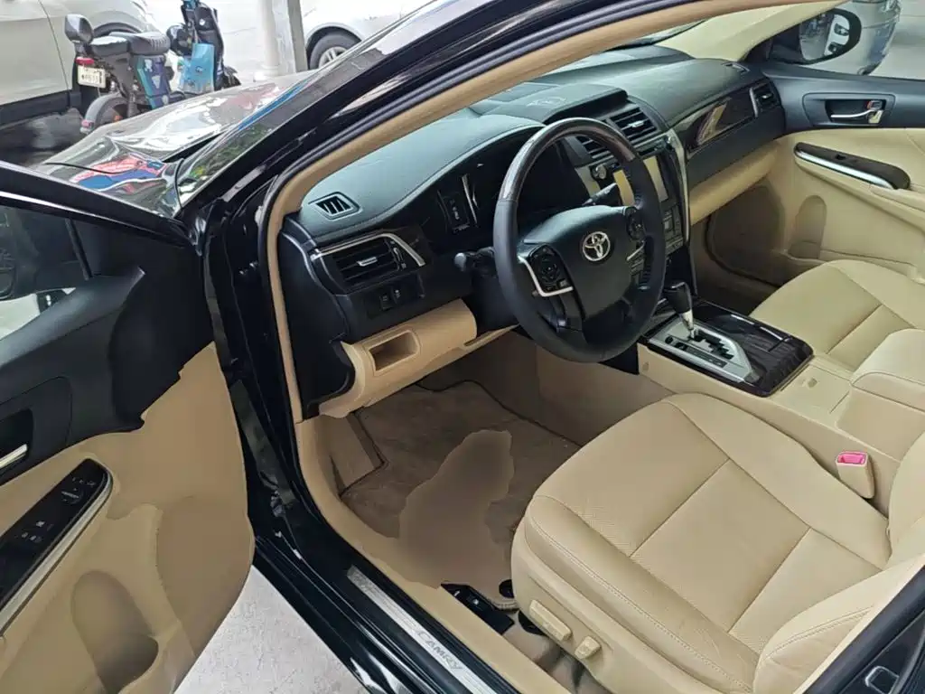 Photo 16 - Toyota Camry