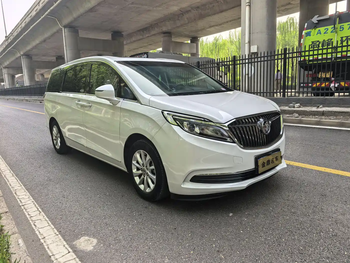 Buick GL8 2018 ES 28T Comfort Type China VI фото 3