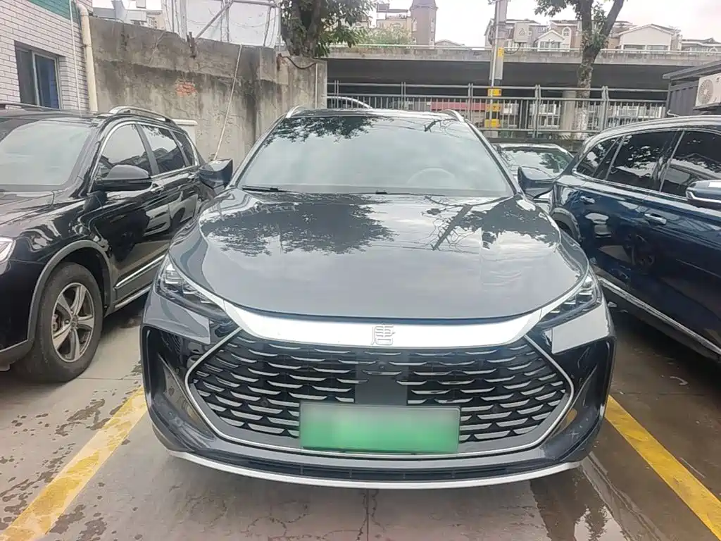 Photo 3 - BYD Tang New Energy