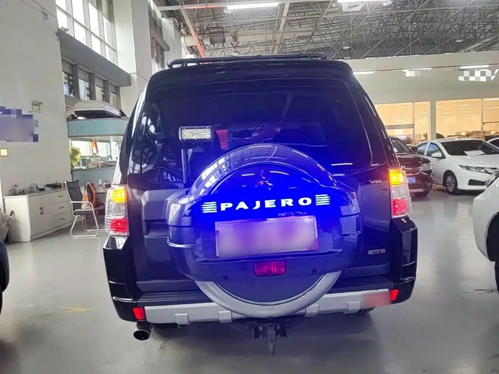 Mitsubishi Pajero (Import) 2016 3.0L Automatic Premium (China V) фото 6