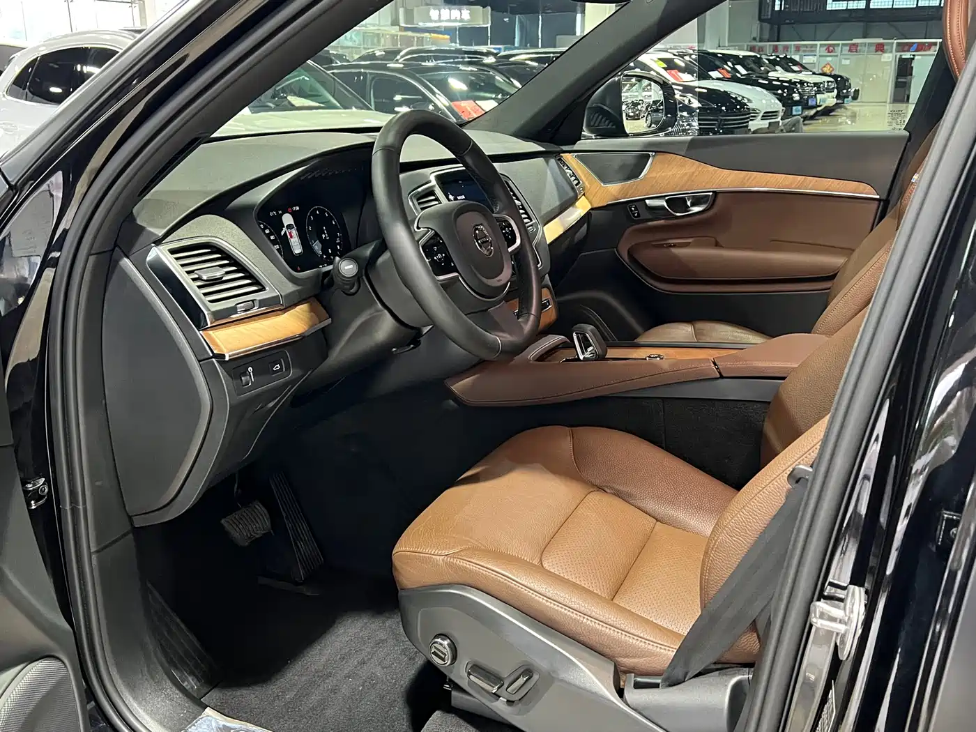 VOLVO XC90