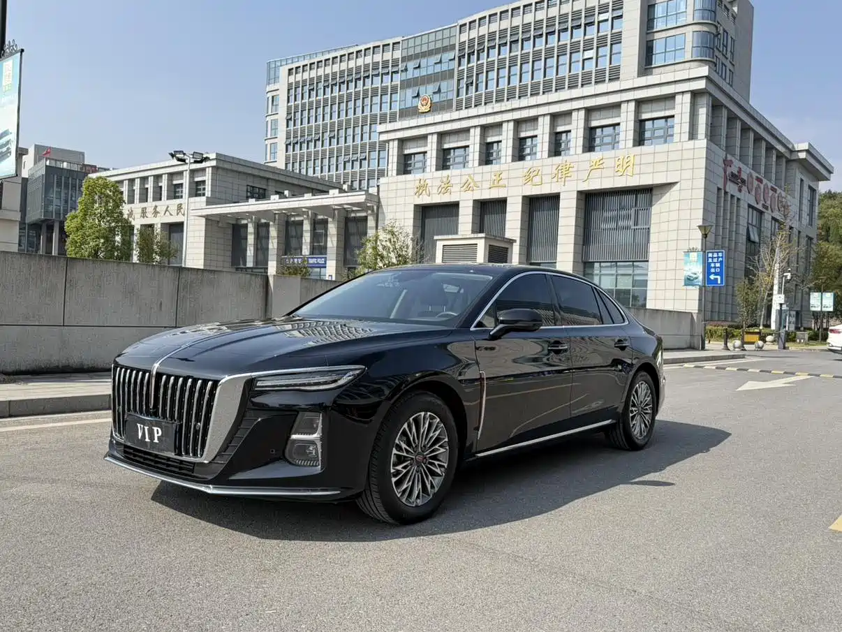 Hongqi H5 2024 2.0T Automatic Smart Connect Flag Smooth Edition