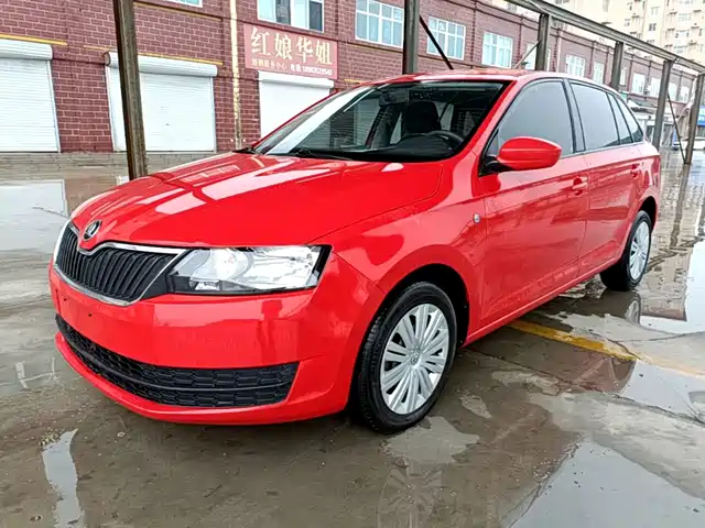 Škoda Skoda Rapid Spaceback 2016 Facelift 1.6L Manual Forward Edition
