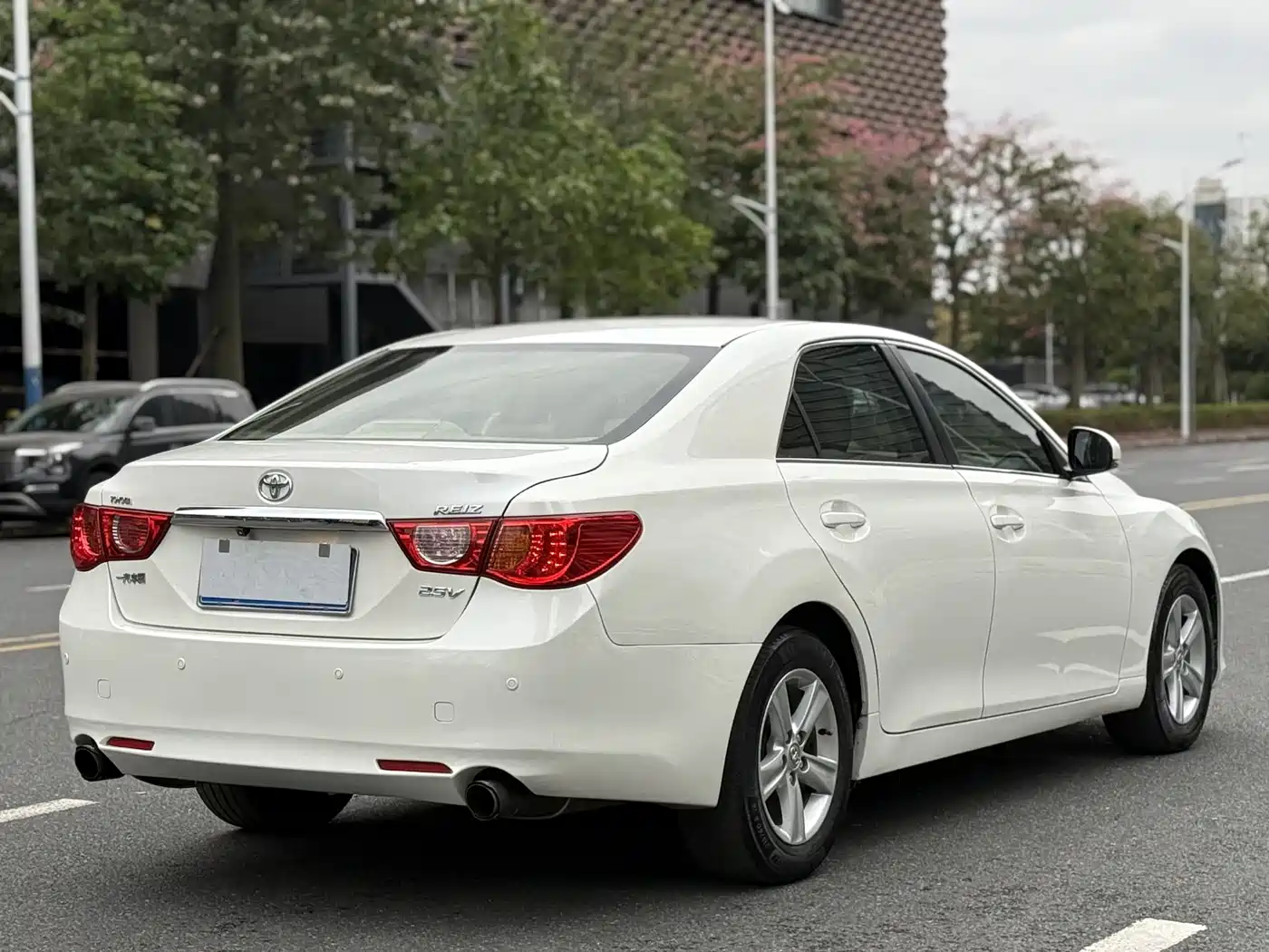 Toyota Reiz 2010 2.5V Elegance Elite Edition фото 4