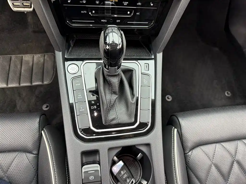 VOLKSWAGEN MAGOTAN GTE PLUG IN HYBRID