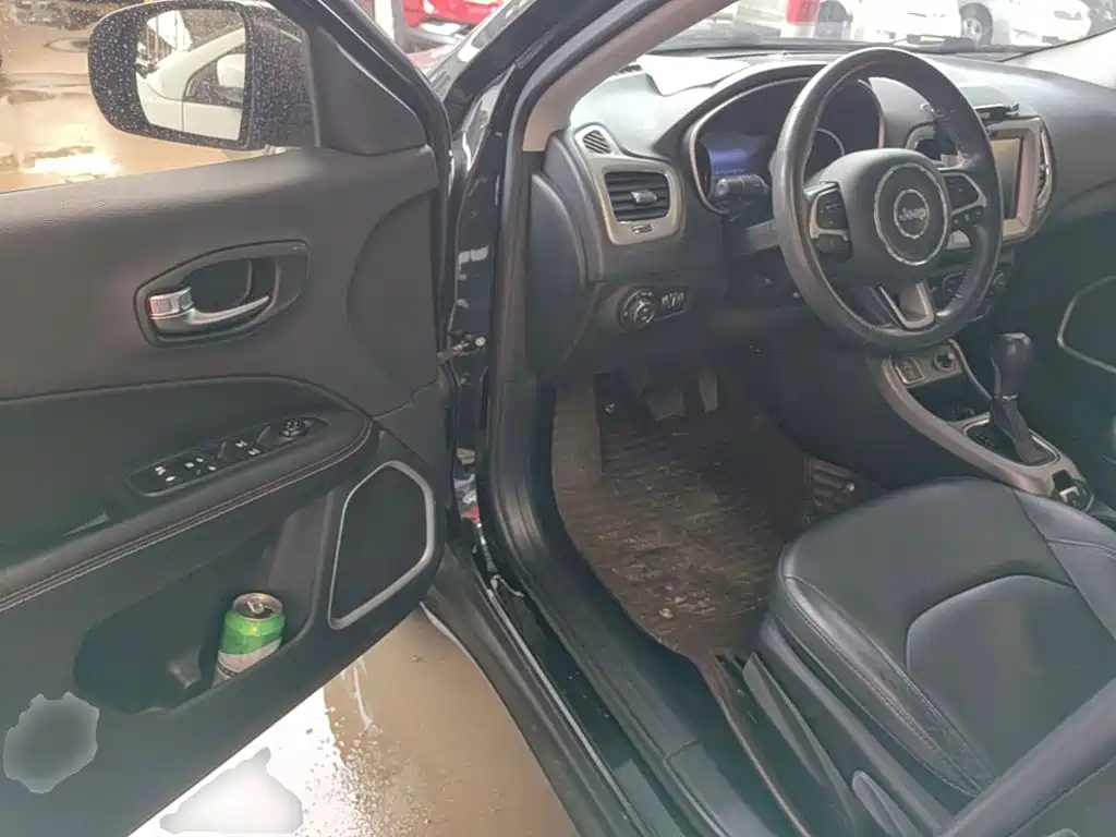 Фото 16 - Jeep Compass