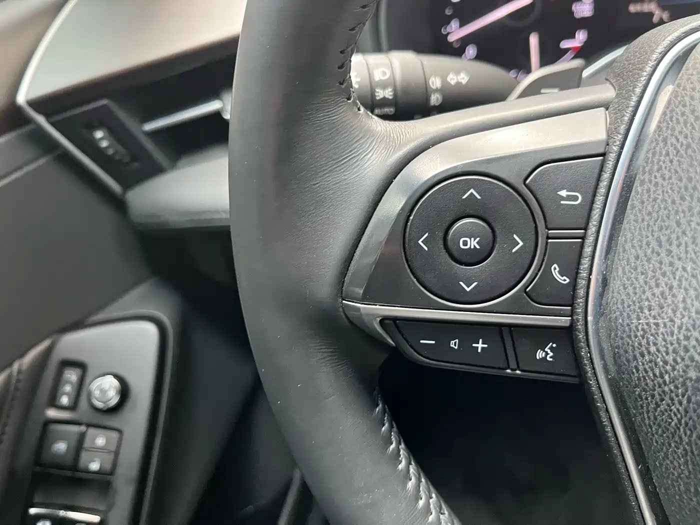 Toyota Avalon 2023 2.5L Luxury Edition фото 32